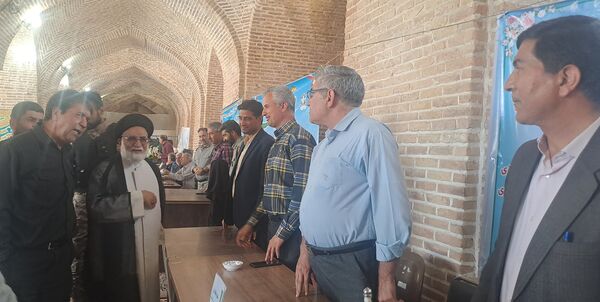 میز خدمت اداره‌های شهرستان نیشابور در جمعه خشم و نصر 