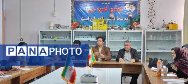 برگزاری کارگاه هدایت تحصیلی پایه نهم در دبیرستان فرزانگان شیروان