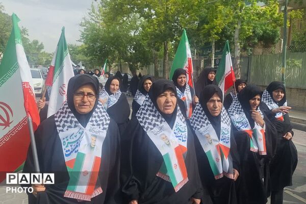 رزمایش بانوان و دختران بسیجی در شیراز