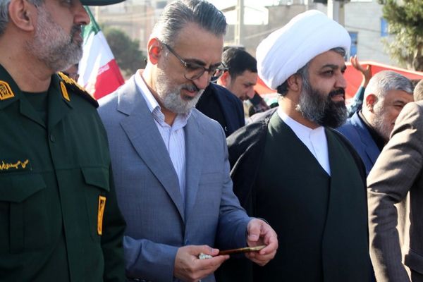 حضور پرشور دانش‌آموزان در راهپیمایی ۱۳آبان منطقه کهریزک 