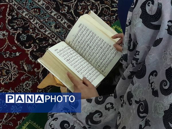 برگزاری محفل قرآنی در مدرسه‌ نمونه دولتی سعدی شهرستان برخوار