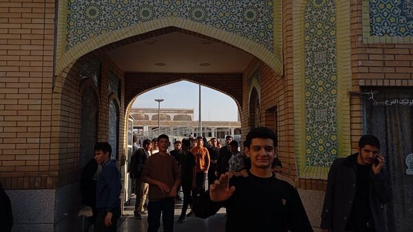 اعزام تیم اردویی دانش‌آموزان برگزیده نمونه دولتی معلم ساوجبلاغ به حرم مطهر حضرت معصومه (س) در قم 