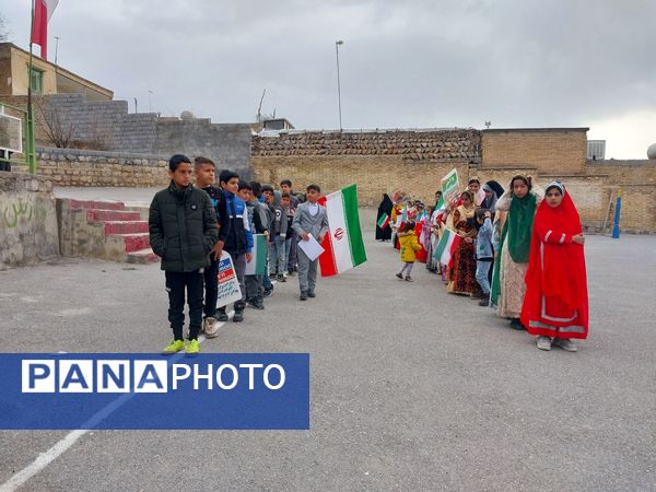 حماسه دانش‌آموزان شهید امامی  میانکوه در راهپیمایی ۲۲ بهمن 