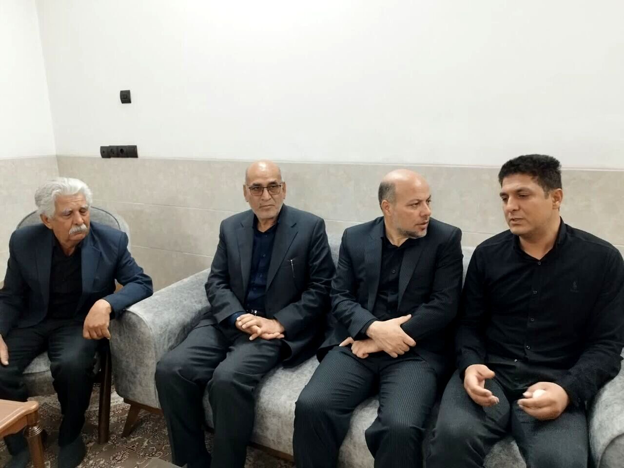 معاون وزیر آموزش و پرورش به دیدار دانش‌آموز شهیده یزد رفت