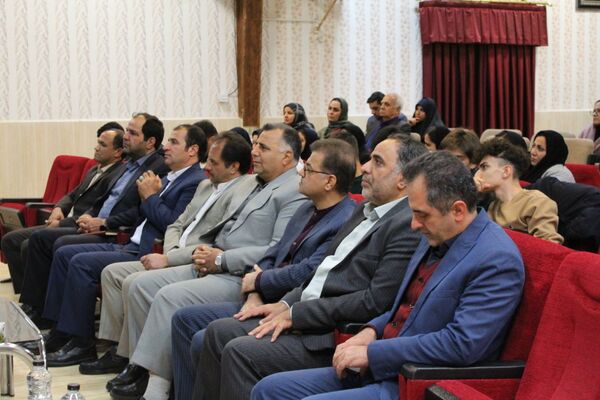 تقدیر از دانش‌آموزان منتخب استانی و کشوری جشنواره نوجوان خوارزمی در نیشابور 