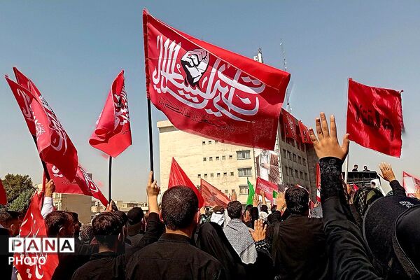 خروش نوجوانان در بدرقه رهبر شهید