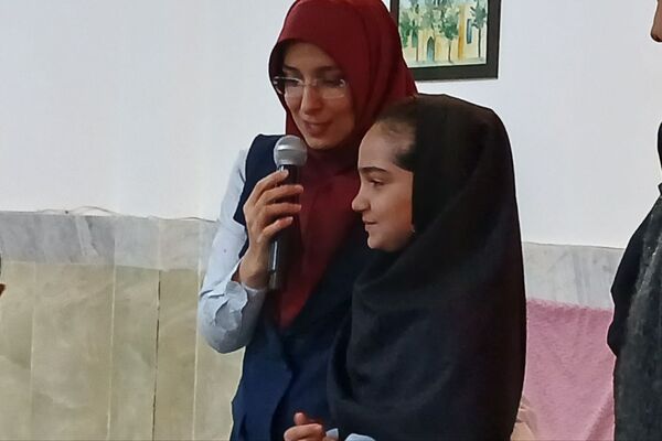 دهه فجر با رنگ شادی در دبستان سیاح‌مقدم رباط‌کریم