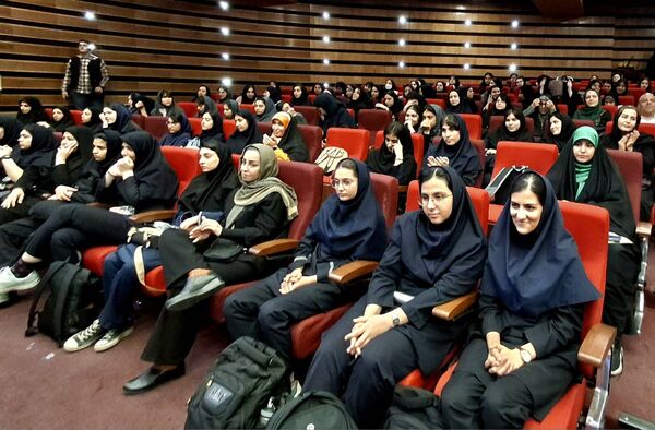 آیین تجلیل از دانش‌آموزان برگزیده استانی چهل و دومین جشنواره فرهنگی‌هنری شهر تهران