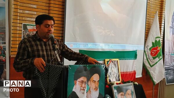عطر یاد امام خمینی (ره) در حسینیه رستگاران دهگلان پیچید 