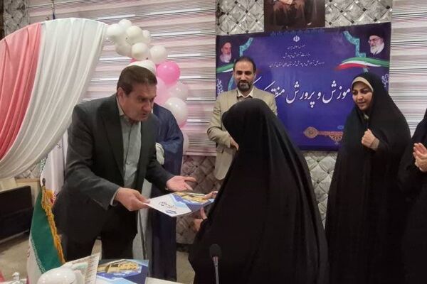 تقدیر از بانوان شاغل در اداره آموزش و پرورش کهریزک 