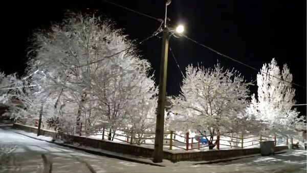 بارش اولین برف پاییزی در روستای نورآباد شازند