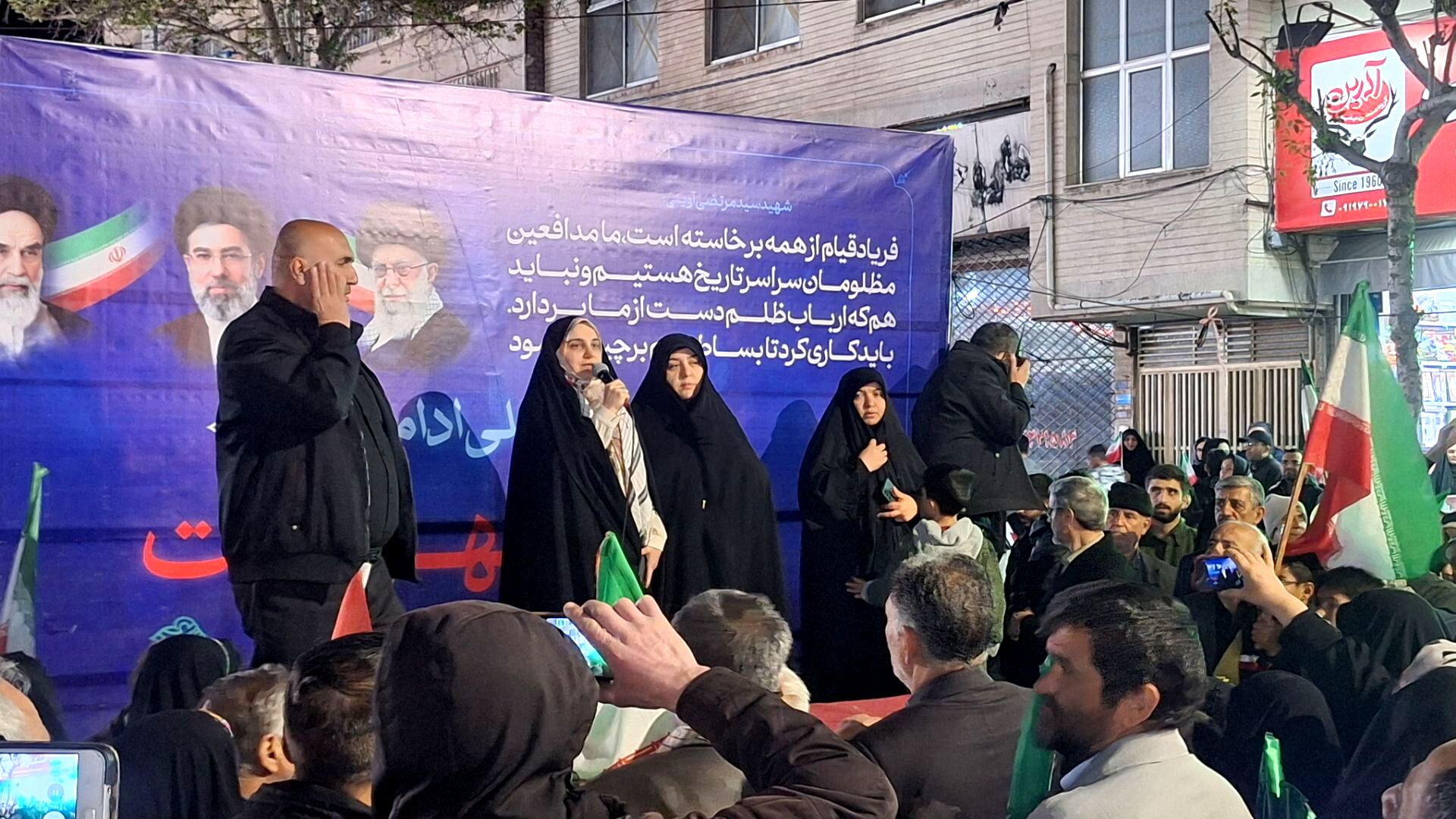 آیین استقبال از دختر ایران مهدیه اسفندیاری در امام‌زاده حسن(ع) کرج