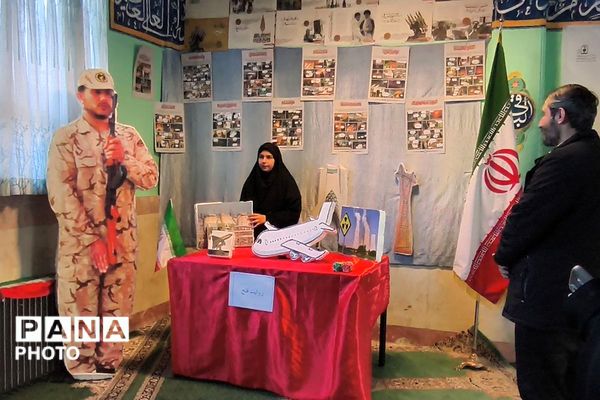 بازدید رئیس اتحادیه انجمن‌های اسلامی دانش‌آموزی استان تهران از نمایشگاه‌های «مدرسه انقلاب» در فیروزکوه