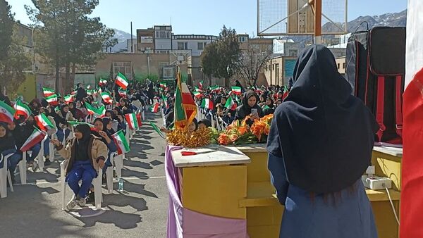 جشن دهه فجر در دبیرستان هاجر بیرجند