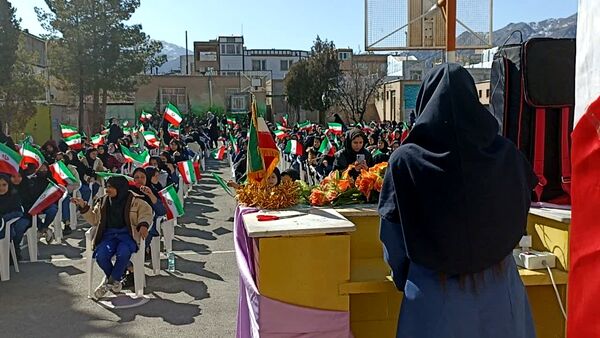 جشن دهه فجر در دبیرستان هاجر بیرجند