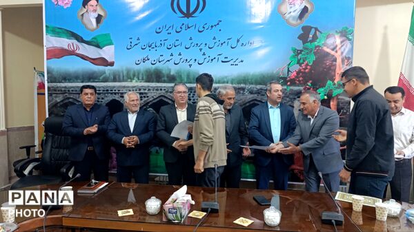 تجلیل از دانش‌آموزان مقام‌آور جشنواره علمی و پژوهشی در ملکان