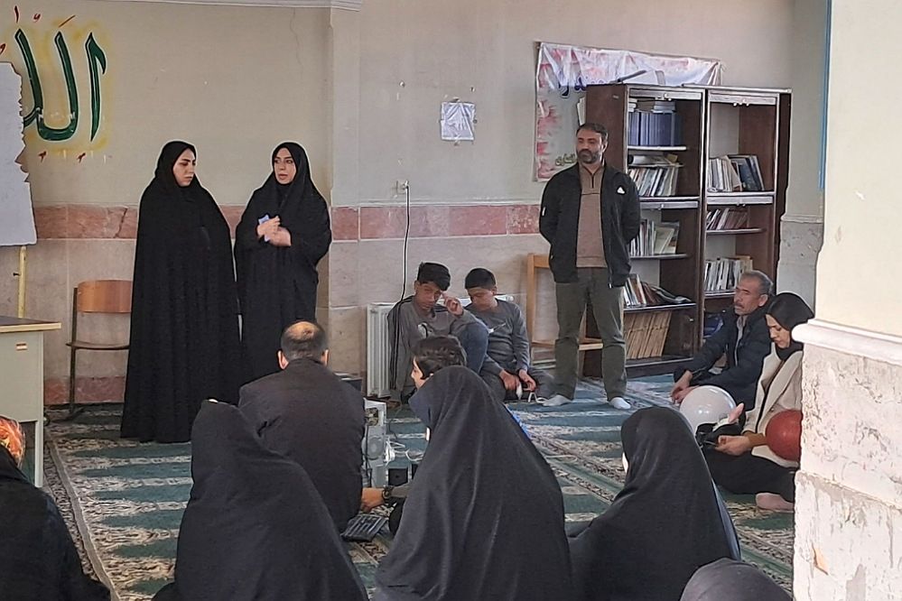 برگزاری جلسه آموزش خانواده در دبیرستان شهید احمدی روشن پیشوا