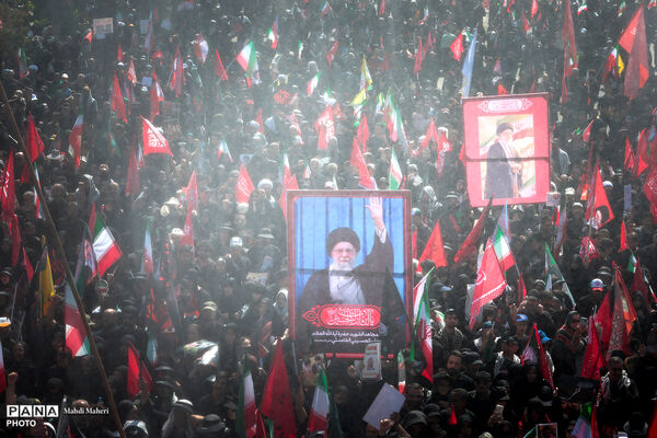 مراسم تشییع پیکر مطهر رهبر شهید انقلاب در تهران - 3