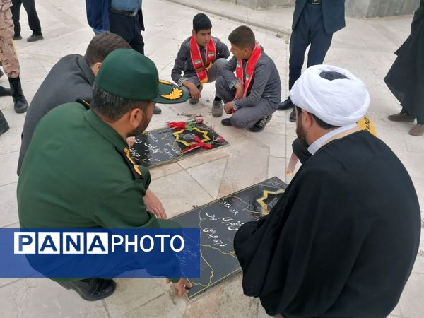 آیین عطر افشانی مزار شهدا در شهرستان فاروج