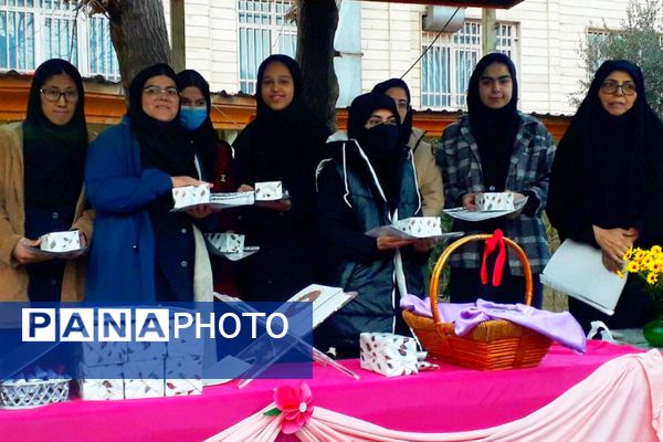 برگزاری مراسم افطار در مدرسه حضرت زینب ناحیه یک ری