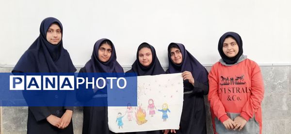 نقاشی همگانی در آخرین روز های سال 1403 در دبیرستان دخترانه معلم