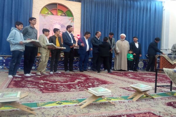  محفل انس با قرآن خانوادگی در دارالقرآن حضرت ولی عصر(عج) 