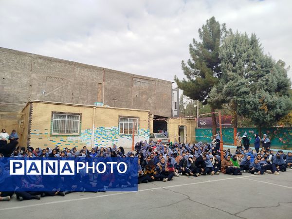 جشن روز مادر و جشنواره کیک و دسر در دبیرستان دخترانه دانشور ۲ 