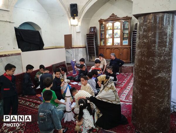  دانش‌آموزان همدانی یاد شهدای میناب را گرامی داشتند