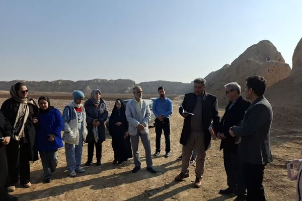 شاهنامه‌خوانی در دل تاریخ؛ بازدید فرهنگی اعضای کارگاه شاهنامه‌خوانی از قلعه ایرج پیشوا