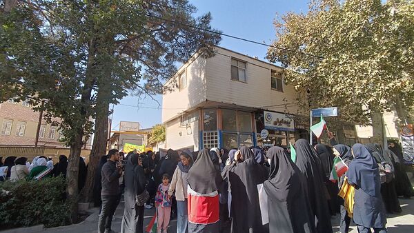 حضور پرشور دانش آموزان شهر محلات در راهپیمایی ۱۳ آبان در شهر محلات 