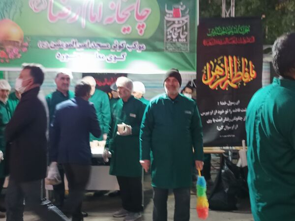 برپایی چایخانه امام رضا(ع) در موکب کوثر مسجد امیرالمومنین (ع) در بجنورد