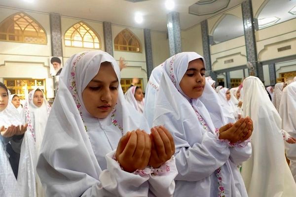 جشن تکلیف؛ لبخند بندگی در قاب تصویر