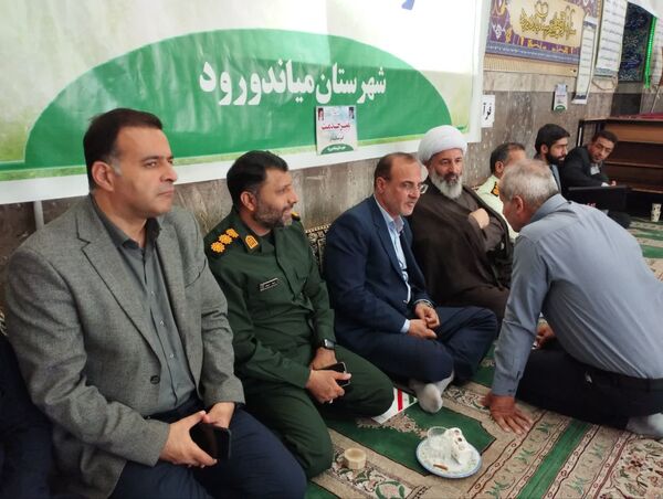 برپایی میز خدمت به‌مناسبت هفته دولت در میاندورود 