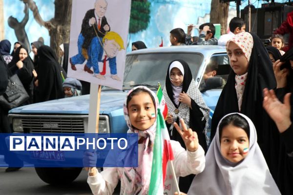 حضور پرشور دانش آموزان ابرکوه در راهپیمایی ۲۲ بهمن