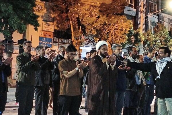 خواندن نماز استغاثه در تجمعات شبانه ملایر