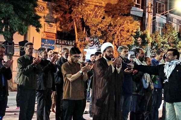خواندن نماز استغاثه در تجمعات شبانه ملایر