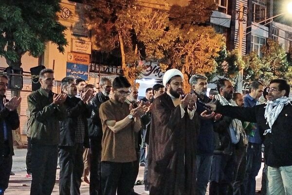 خواندن نماز استغاثه در تجمعات شبانه ملایر
