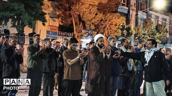 خواندن نماز استغاثه در تجمعات شبانه ملایر