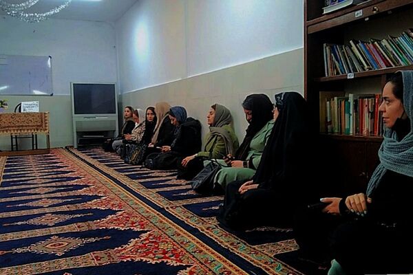 جلسه آموزش خانواده در دبیرستان پروین اعتصامی