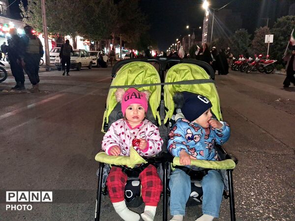 وحدت  رمز پیروزی مقابل دشمن 