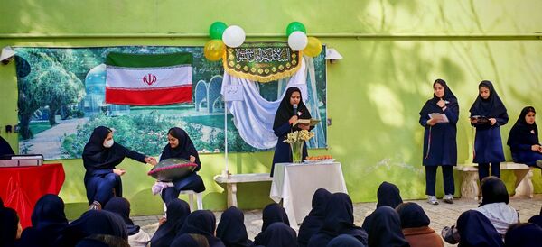 جشن ولادت صاحب الزمان در مدرسه صالحین 