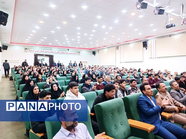 تقدیر از برترین های مدرسه نمونه آیت‌الله خامنه‌ای 