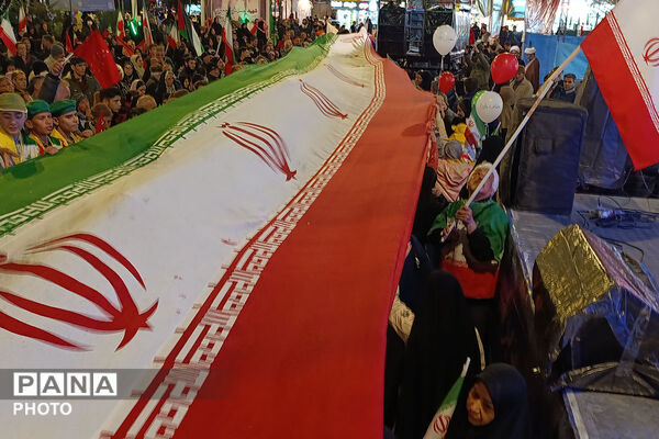 حضور فرهنگیان و دانش‌آموزان به‌مناسبت 12 فروردین ماه روز جمهوری اسلامی ایران 