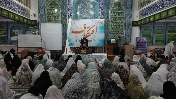 شور معنوی اعتکاف دانش‌آموزی در دامغان