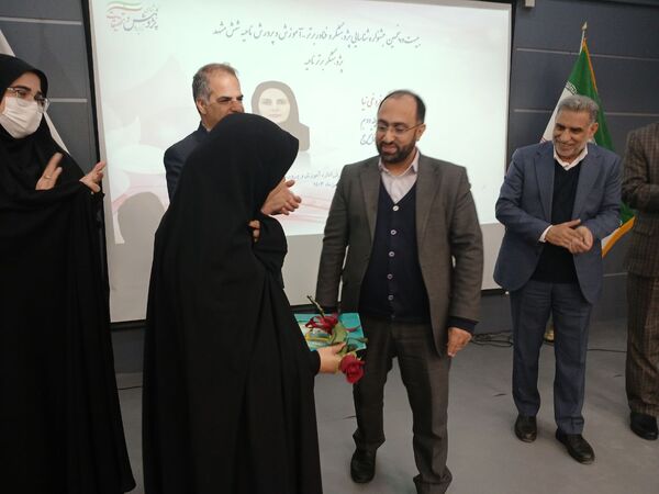 آیین تکریم و تجلیل از پژوهشگران برتر ناحیه۶