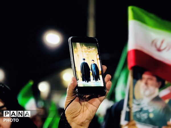 ایستادگی با چاشنی وحدت