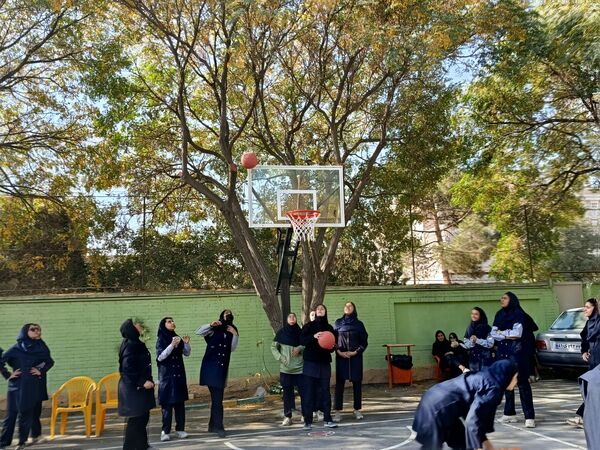 تلفیق ورزش و هنر در دبیرستان وکیلی 3