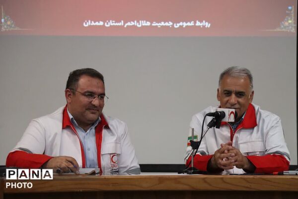 نشست صمیمانه مدیرعامل هلال‌احمر همدان با اعضای گروه رسانه «باور» 