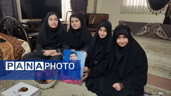  دیدار دانش‌آموزان  پیشتاز دبیرستان پویش دماوند با مادر شهید محمدخانی 