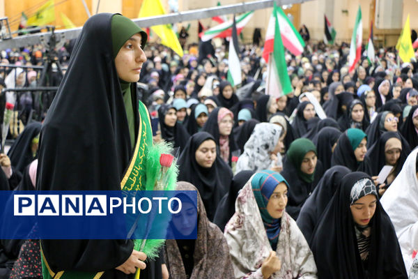 اجتماع عظیم دختران دانشجوی کشور در حرم حضرت معصومه(س)
